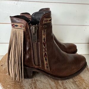 Women’s 7 1/2 Corral Fringe Ankle Boots Zip